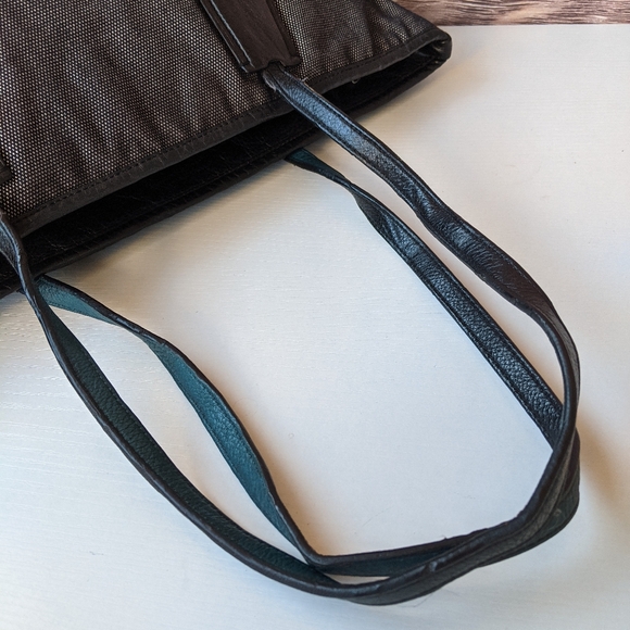 Coach tote bag featuring the brand's iconic horse and carriage logo - Picture 6 of 11